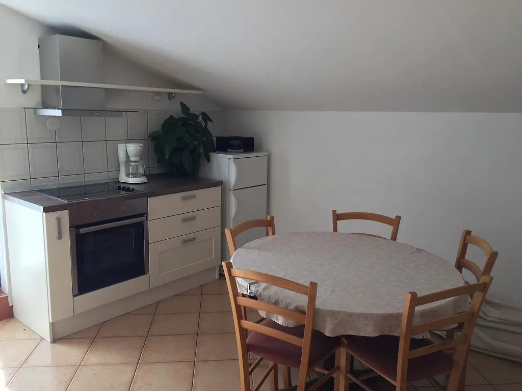 Apartments Liveric Vir 0*,