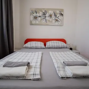 Apartman Pavic, Vir